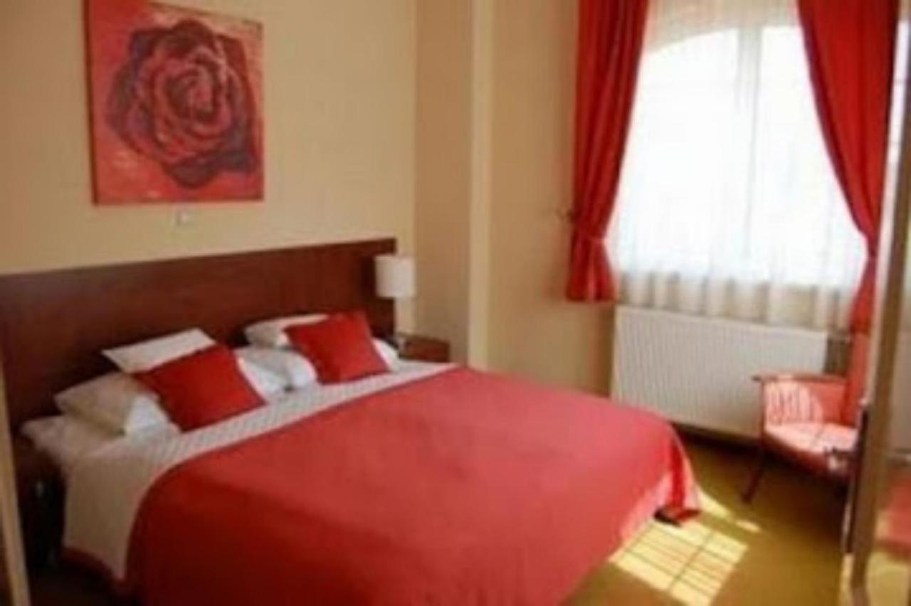 Hotel Szieszta Tölgyes Nyíregyháza Kültér fotó