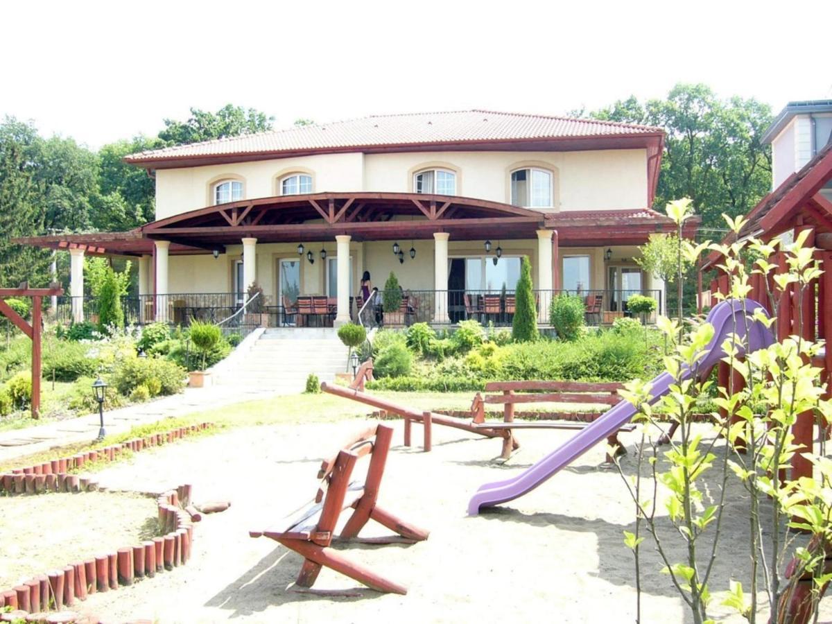 Hotel Szieszta Tölgyes Nyíregyháza Kültér fotó