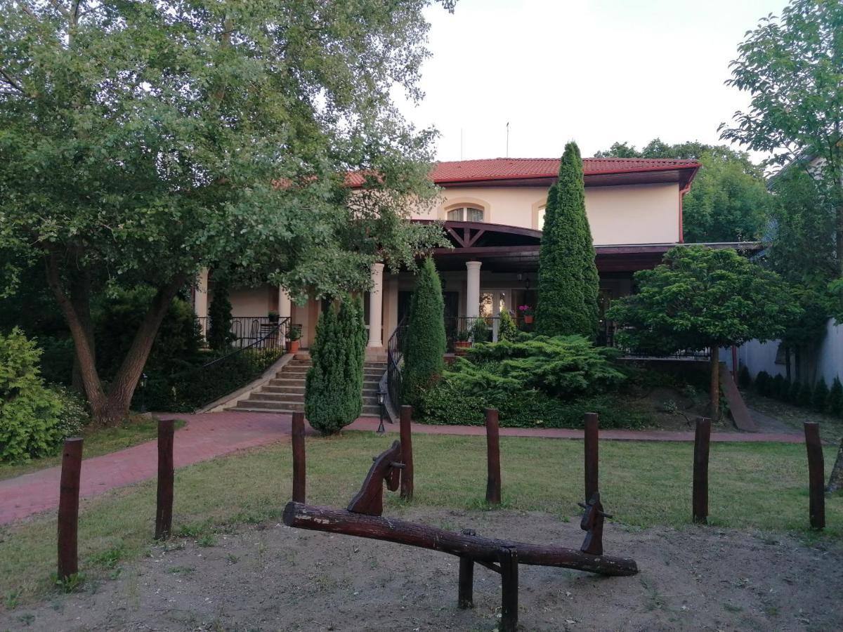 Hotel Szieszta Tölgyes Nyíregyháza Kültér fotó